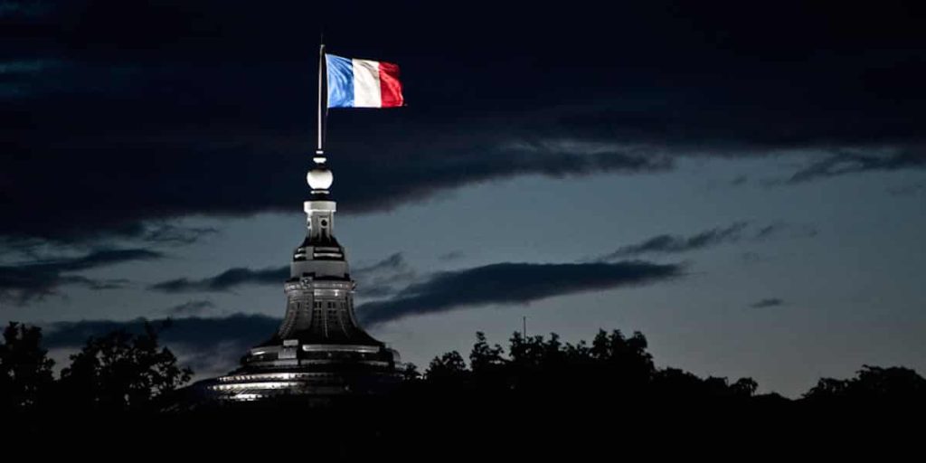 drapeau france melenchon attaque nice