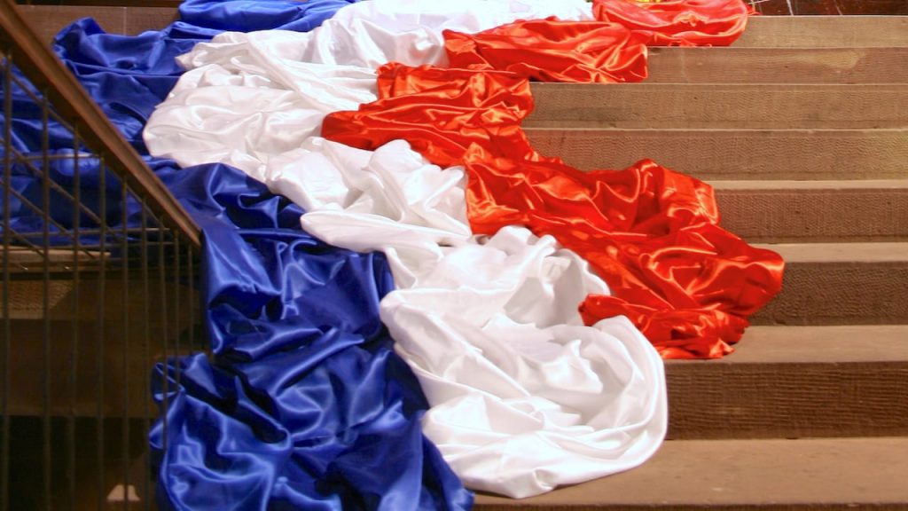 france drapeau au sol